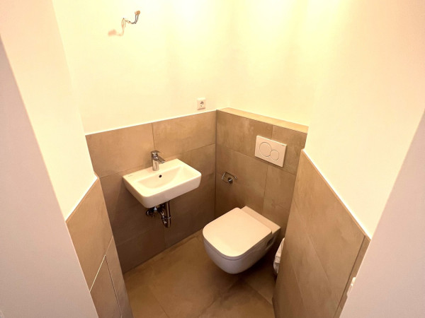 11 06 Gaeste WC